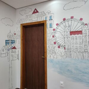 Mural pintado à mão pelo Pólen