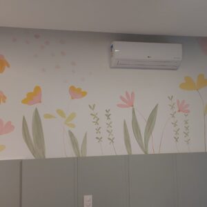 Mural pintado à mão pelo Pólen