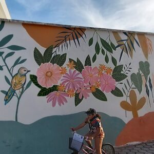Mural pintado à mão pelo Pólen