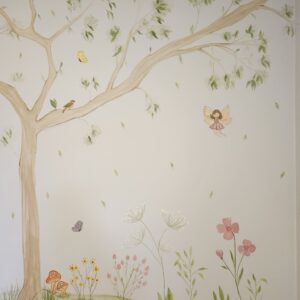 Mural pintado à mão pelo Pólen