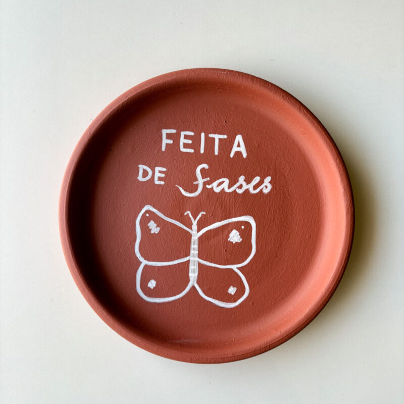 Prato de Parede Frase M · Feita de Fases